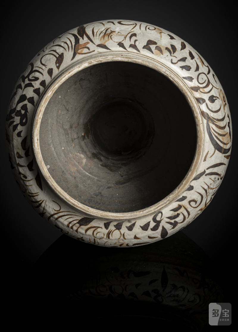 A Cizhou jar with figure decoration and a stylised inscription in Cizhou ware - 图5